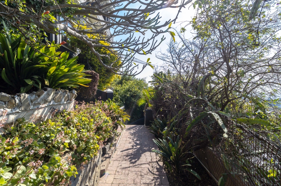 To Let 1 Bedroom Property for Rent in Green Point Western Cape